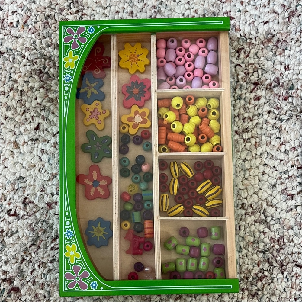 Melissa & Doug Wooden Bead Set with Green Box